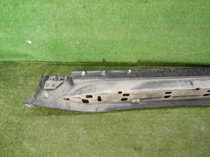 Накладка порога правая Toyota Land Cruiser 300 (2021-н.в.)