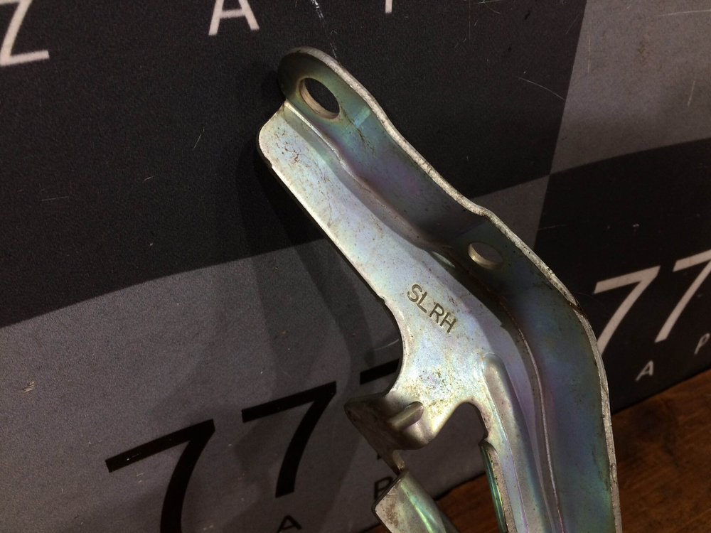 Петля капота правая Kia Sportage 3 10-16 Новая 791203W000