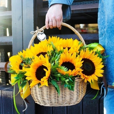 Корзина подсолнухов