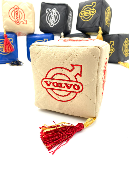 Кубик VOLVO (экокожа, бежевый с красной вышивкой)