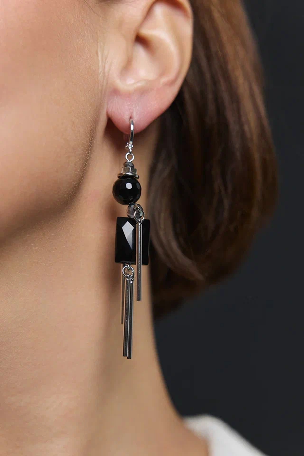 Серьги человечки с черными агатами и серыми кристаллами