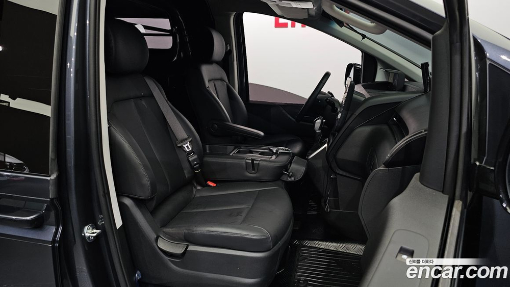 Hyundai Staria Cargo 3-х местный (11.2023)
