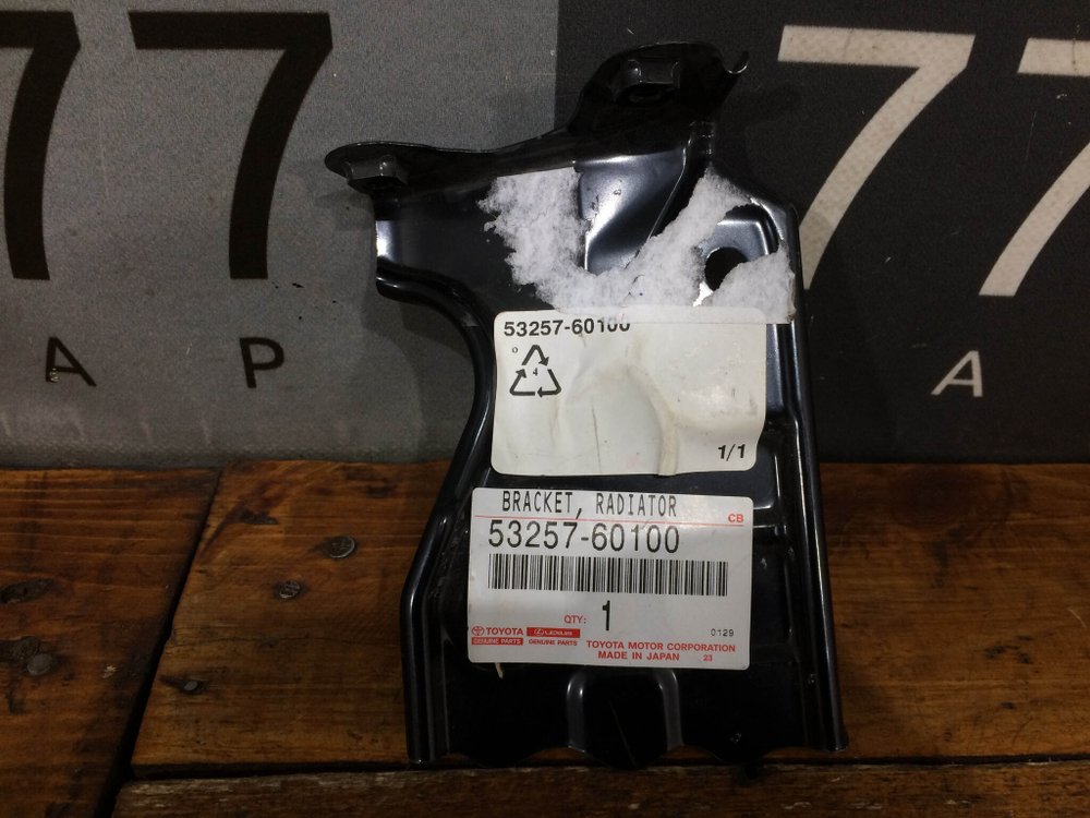 Кронштейн радиатора LC 200 LX570 15-21 Новый Оригинал 5325760100