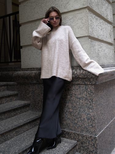 Бежевый оверсайз свитер