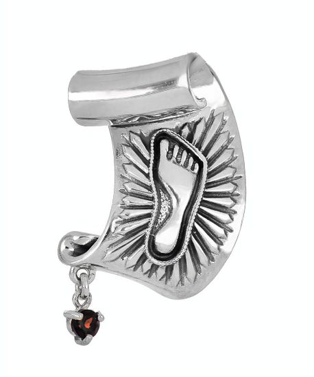 Подвес. Стопа Богородицы. В комплекте текстильный гайтан.