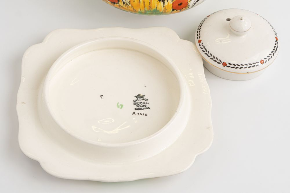 Чайник с подставкой в стиле ар-деко с маками