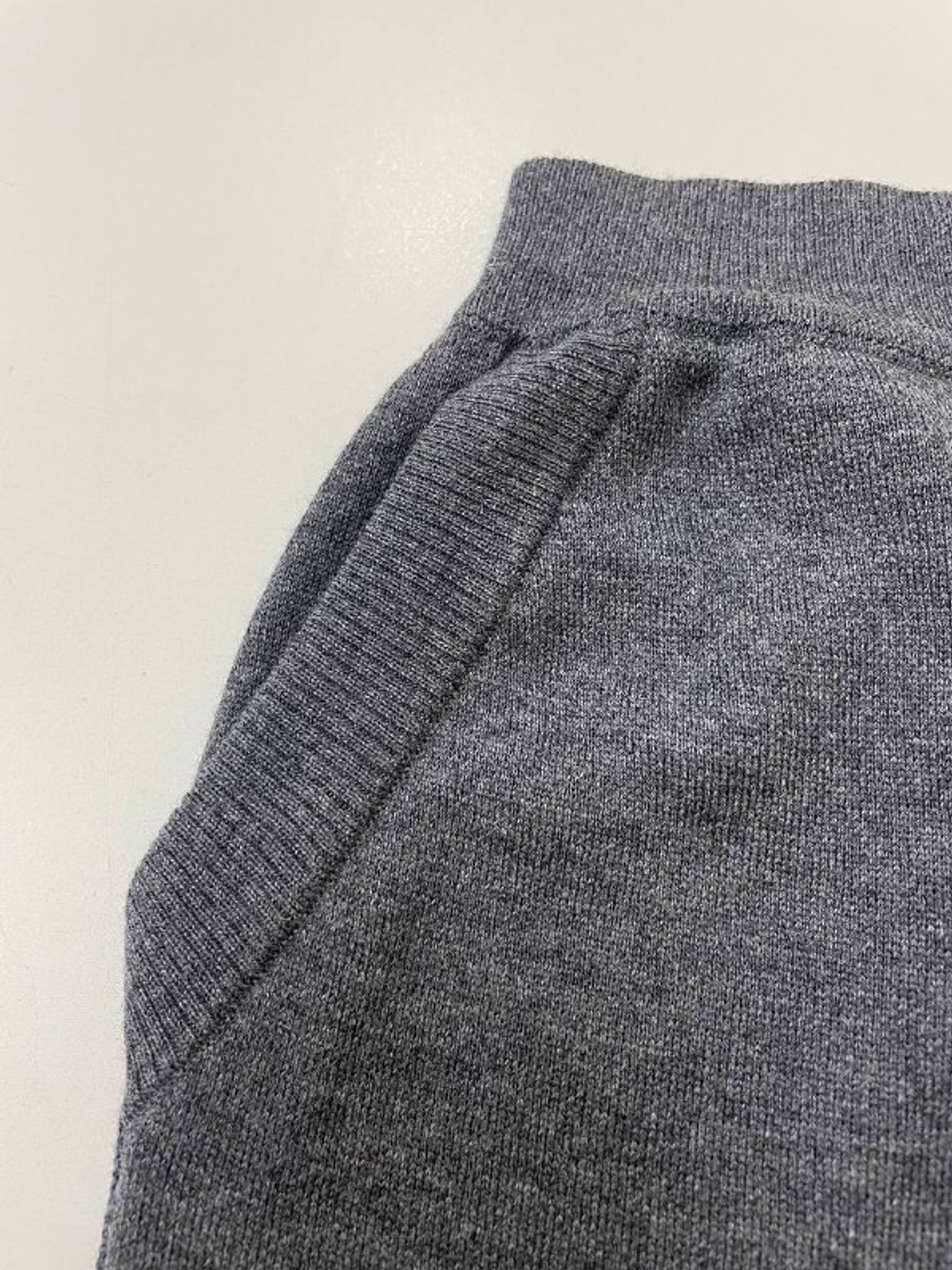 Тестовый образец. Брюки Serena из extra fine мериноса 100%. Цвет антрацит. №69. Другая отделка, более узкие.