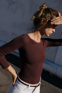 ZARA ФУТБОЛКА С ВЫРЕЗОМ «ЛОДОЧКА», БУРГУНДИ