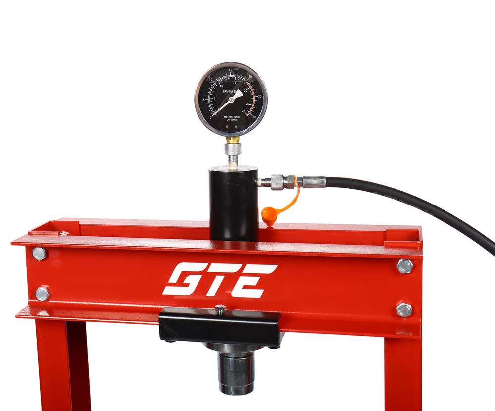 GTE-HPR13020D - Пресс гидравлический 20т напольный с ручным приводом GTE - Гидравлический напольный пресс GTE с ручным приводом GTE-HPR13020D обеспечивает усилие прижима 20 тонн. Используется в автосервисах, СТО и производстве для запрессовки деталей различных размеров, выпрессовки втулок, снятия и установки подшипников, гибки металла.



Характеристики:

Усилие: 20 т
Ширина рабочего стола: 500 мм
Глубина рабочего стола: 120 мм
Максимальный подъем станины: 1110 мм
Гидравлический ход: 145 мм
Привод насоса: ручной
Расход воздуха без нагрузки: 0,7 л/мин
Расход воздуха с нагрузкой: 0,38 л/мин
Тип: напольный
Двухштоковый




Особенности:

Жидкостный манометр, защищенный от гидроудара, упрощает контроль за развиваемым усилием.
Жесткая и прочная сварная рама обеспечивает долговечность оборудования даже при интенсивной эксплуатации.
Н-образное основание гарантирует устойчивость в процессе эксплуатации.