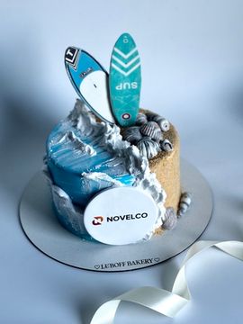 Торт с логотипом, волнами и сапами для Novelco