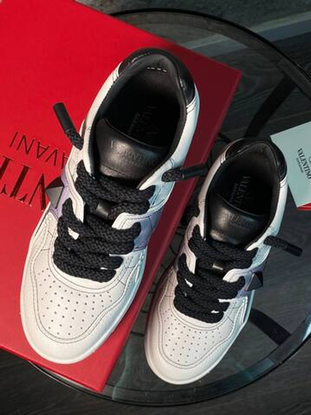 Кроссовки Valentino