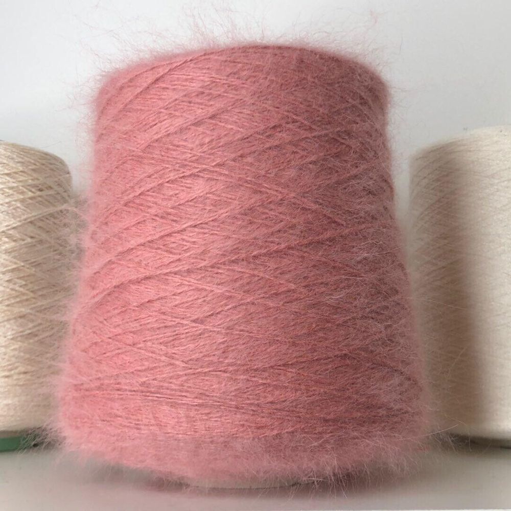 SPICKY; ангора 80%, п/а 20%; 300м/100гр; col. 189-6 цвет: светлый коралл; S904; Есть мал. Бобинки 45, 75, 108гр.