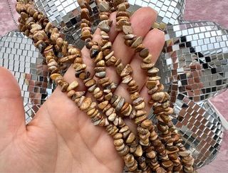 Нить бусины из песочной яшмы 5-11мм (галька)