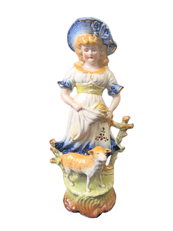 Фарфоровая статуэтка "Пастушка с овечкой" Германия
