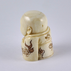 Нэцкэ Ребенок Карако в кимоно