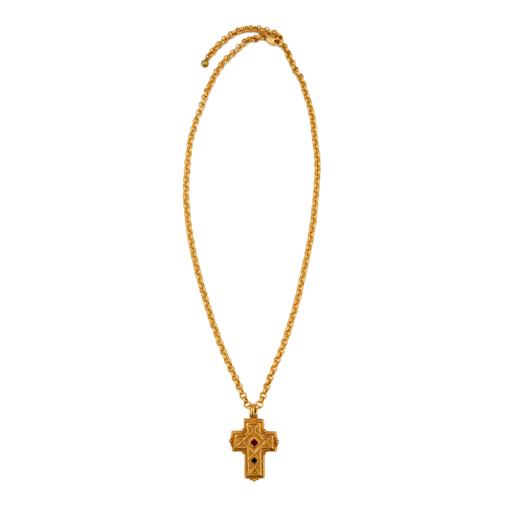 золотистый крест на цепочке