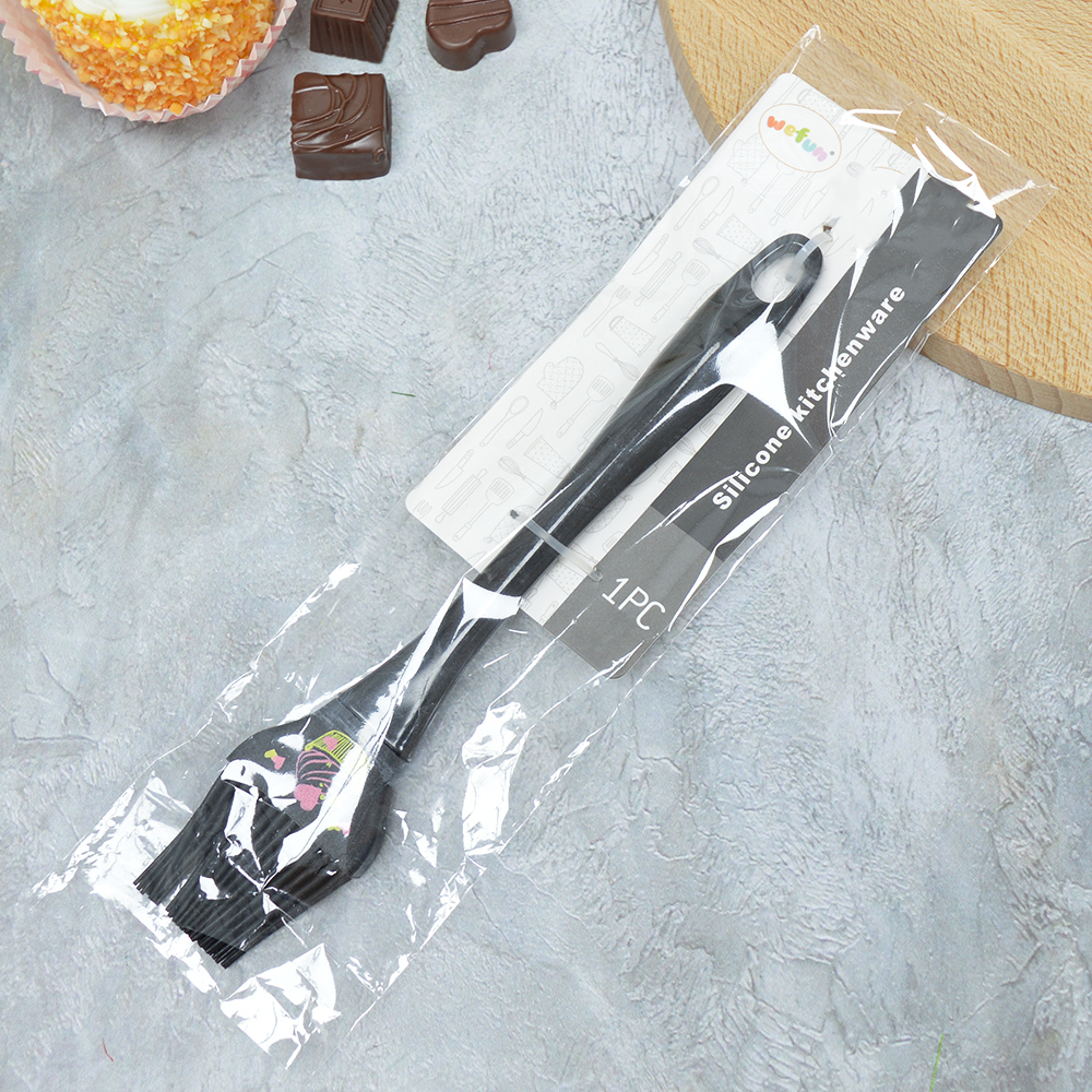 Кисточка силиконовая "Кексики" черная, 22,2*4см