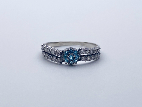 Кольцо из серебра/Частичное чернение/С камнями