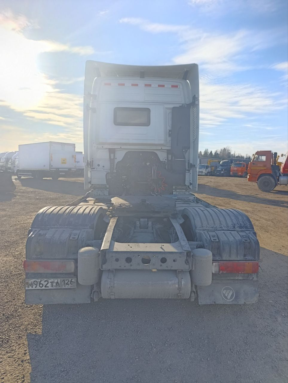 Foton AUMAN 4x2 Седельный тягач BJ4189SLFKA (Дизельный, 11,8 л, 470 л.с. АТ)