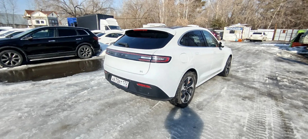 AITO M5 PHEV 1.5 4WD Extended Range Supreme Version