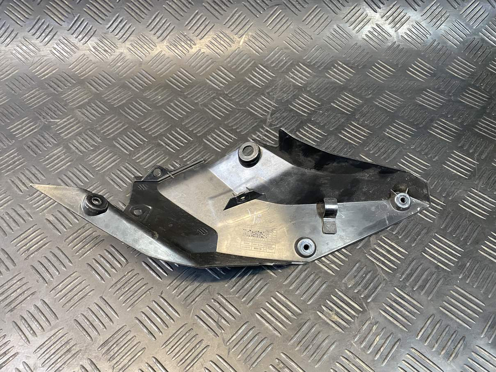 Пластик внутренний левый KTM 250 Duke 2020 JP181219