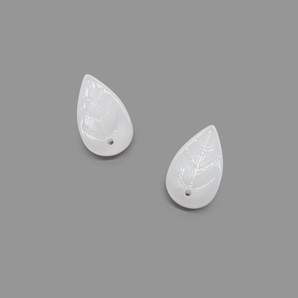 Подвеска резная "Листочек", 18*11мм, белая коралловая пудра