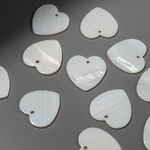 Сердечко из белого перламутра речных ракушек, 20мм