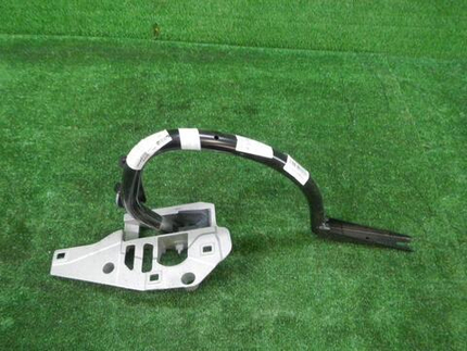 Петля крышки багажника левая Mercedes E C238 16-23