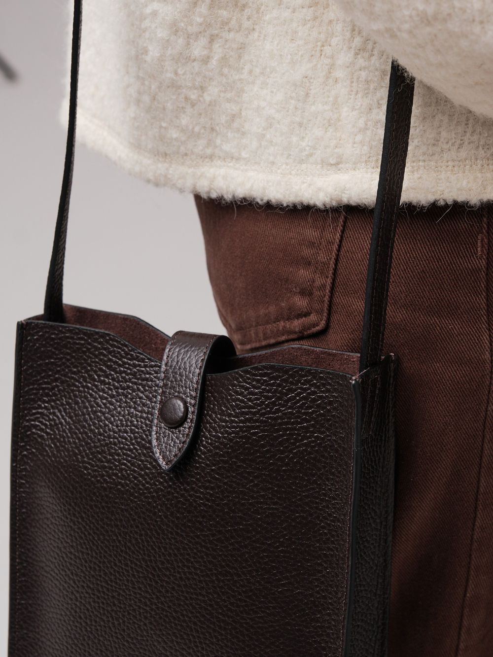 Женская кожаная сумка кросс-боди DBR 30919 темно-коричневый