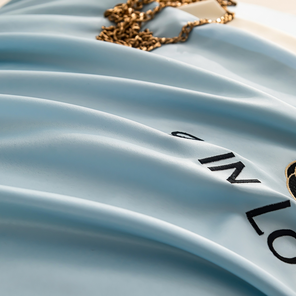 КПБ Сатин-Шелк Я IN LOVE на резинке LVR008, Евро, 4 наволочки, простынь 140*200*30