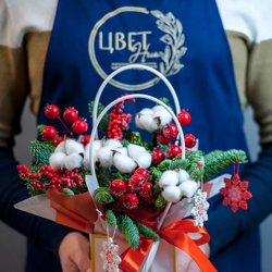 Красно - белый букет с хлопком и нобилисом