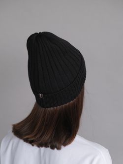 вязаная шапка резинкой