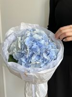 Авторский букет из гортензии в голубом оттенке