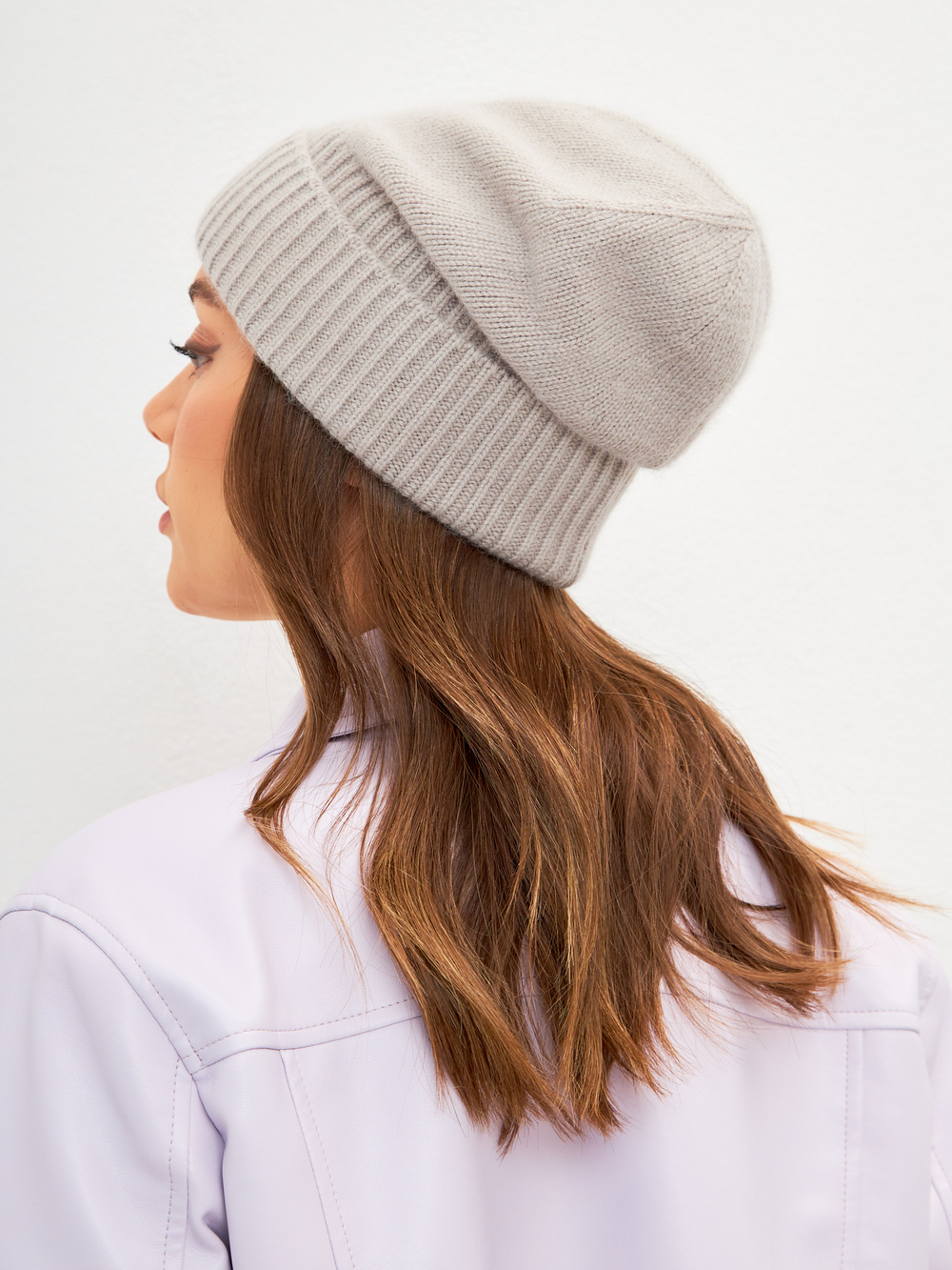 Шапка FABI удлиненная одинарная c отворотом с содержанием 
шерсти енота и ангоры