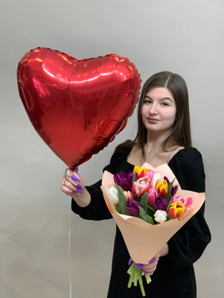 Подарочный набор Букет из 15 тюльпанов  + воздушный шар Сердце