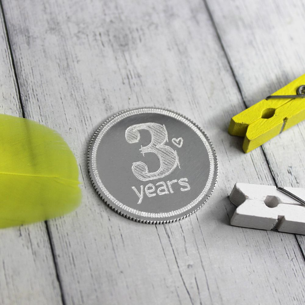 Монета из серебра на 3 года с гравировкой на заказ
