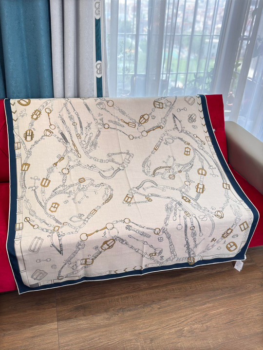 Шаль Chevaux Dechaines 140