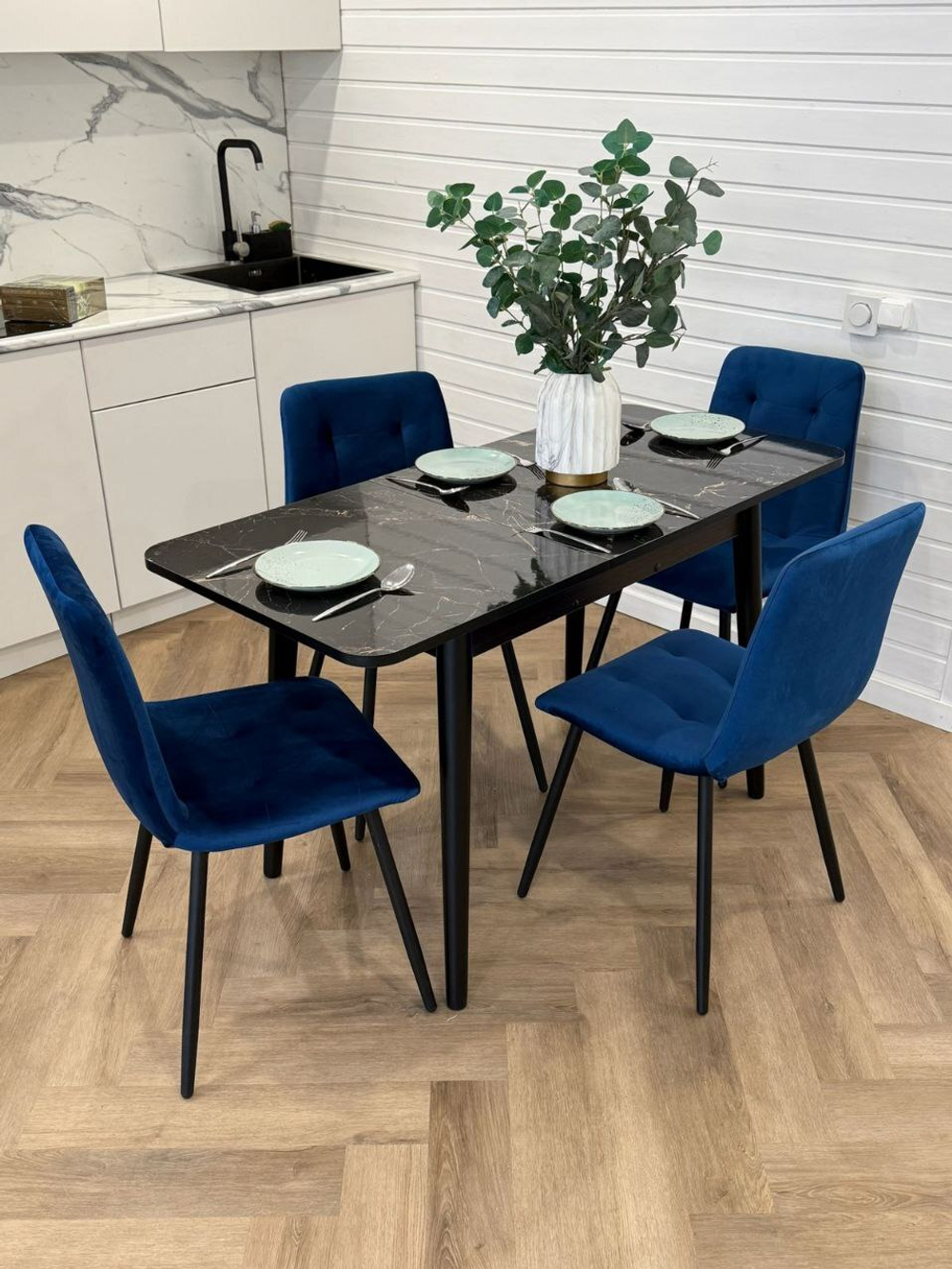 Кухонный раздвижной стол "Черный мрамор Марквина" и 4 стула Дублин