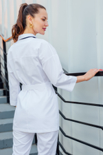 Медицинская белая блуза женская для медиков/косметологов/медсестер