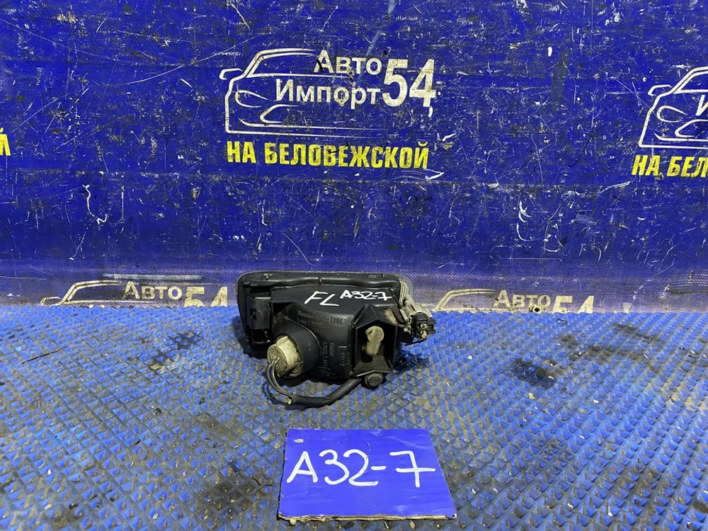 Повторитель в бампер левый NISSAN CEFIRO 1995