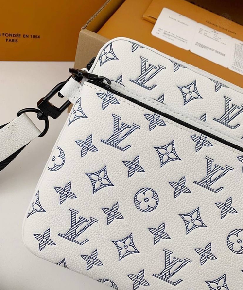 Сумка через плечо/мессенджер Louis Vuitton Trio
