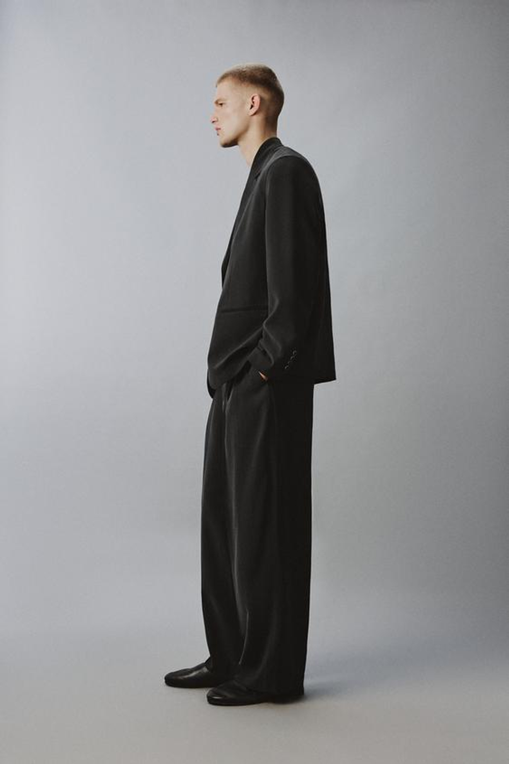 ZARA СТРУЯЩИЕСЯ БРЮКИ RELAXED FIT, ЧЕРНЫЙ