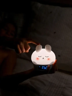 Часы ночник будильник детские силиконовые PROLAAL , с календарем и с температурой, с подсветкой.