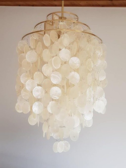 Люстра из ракушек в балтийском стиле