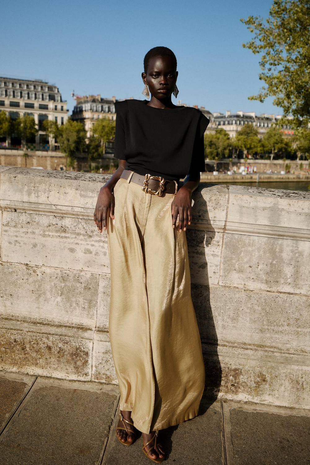 ZARA ТРИКОТАЖНЫЙ ТОП С ПОДПЛЕЧНИКАМИ, ЧЕРНЫЙ