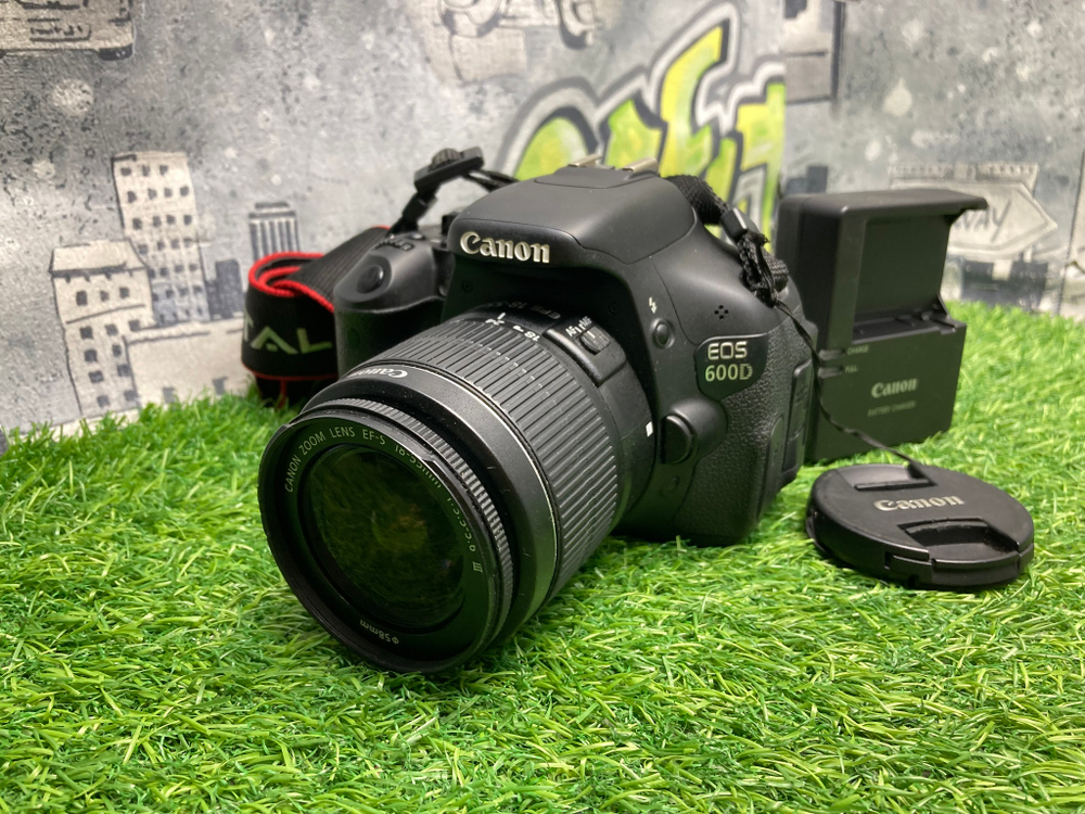 Canon 600D kit 18-55mm 3.5-5.6 III (5.300 кадров)