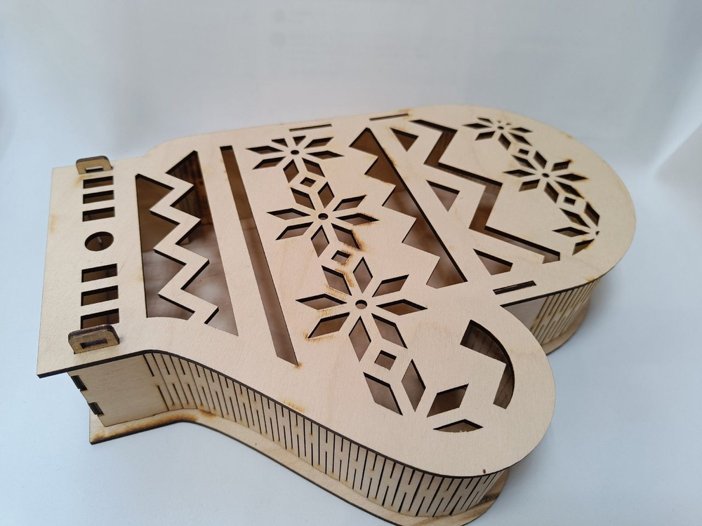 Подарочная коробка Варежка, фанера