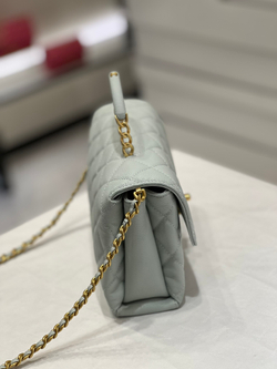 Chanel Carry Me 22 cm