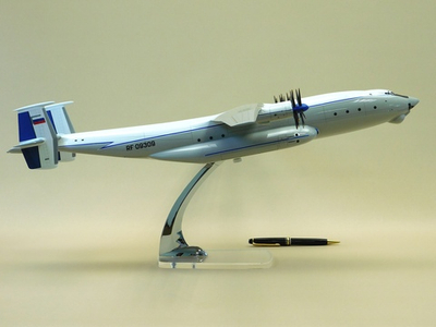 Модель самолета Ан-22 (М1:100, ВТА России, RA-09309)