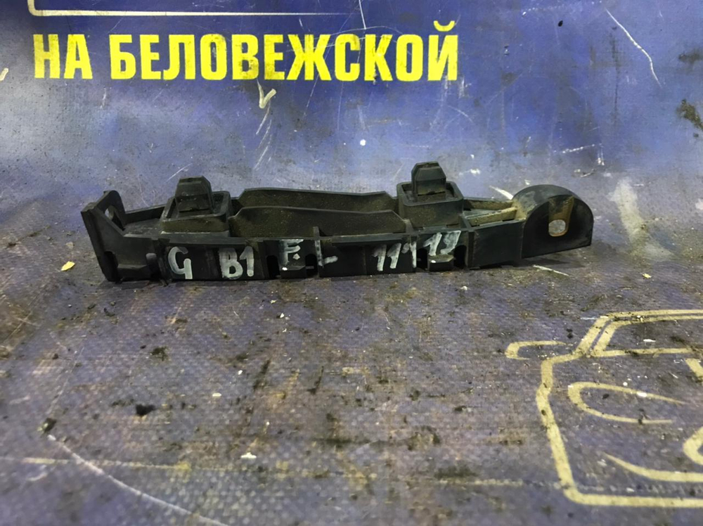 Крепление бампера переднее левое Honda MOBILIO 2001-2003